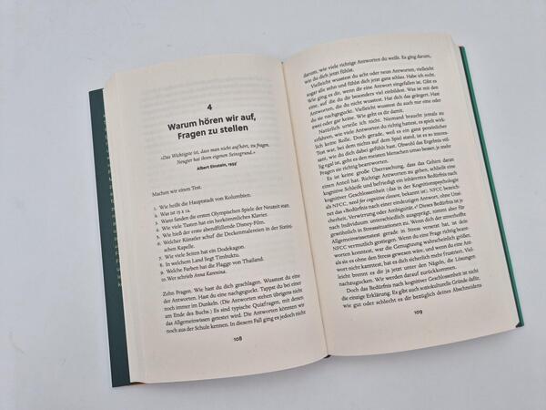 Außenansicht des Buches „Fragen“