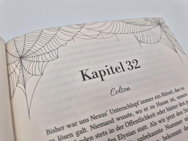 Außenansicht des Buches „Our darkest Truth“