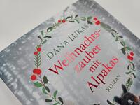 Außenansicht des Buches „Weihnachtszauber mit Alpakas“