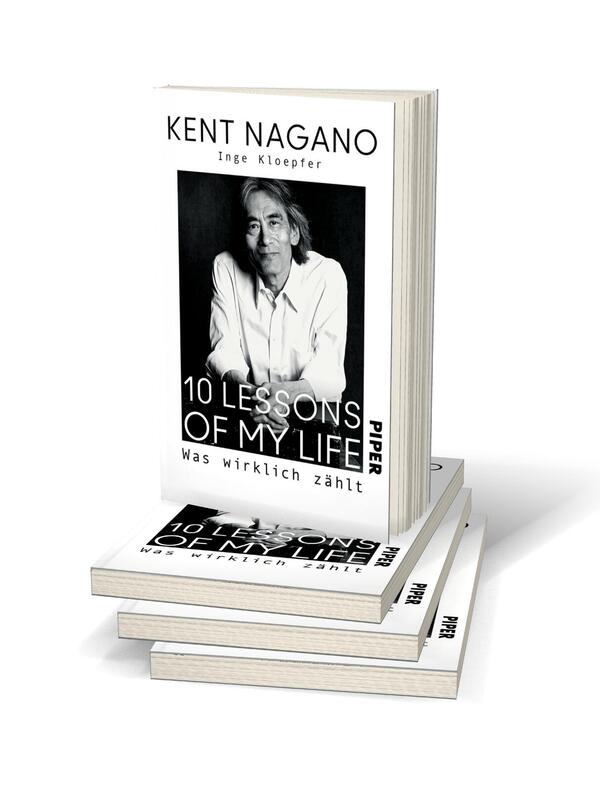 Bücherstapel des Buches „10 Lessons of my Life“