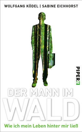 Das Buchcover zeigt eine stilisierte, grüne Silhouette eines Mannes, die mit Waldmotiven durchzogen ist. Die Figur steht frontal, mit einer Aktentasche in der linken Hand. Der Titel „DER MANN IM WALD“ ist groß und in weißer Schrift gehalten, während der Untertitel „Wie ich mein Leben hinter mir ließ“ in Kleinbuchstaben darunter steht. Oben sind die Autorennamen „Wolfgang Ködel | Sabine Eichhorst“ platziert. Der Hintergrund ist schlicht gehalten, was die zentrale Figur hervortreten lässt.