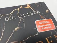 Außenansicht des Buches „Golden Blood – A Deal with Darkness “