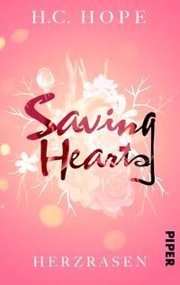 Das Buchcover zeigt einen sanften, pinken Hintergrund, der eine fröhliche und verspielte Atmosphäre ausstrahlt. In der Mitte steht der Titel „Saving Hearts“ in einer modernen, geschwungenen Schrift, wobei die Buchstaben teilweise in einem lebendigen Rot hervorgehoben sind. Unter dem Titel ist der Zusatz „HERZRASEN“ in einer schlichten, klaren Schrift platziert. Im Hintergrund sind zarte Blumenillustrationen und andere grafische Elemente erkennbar, die die romantische Stimmung unterstreichen. Oben ist der Name der Autorin H.C. HOPE in einer eleganten Schriftart abgedruckt.