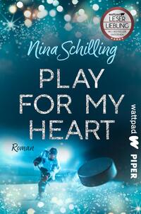 Das Buchcover zeigt eine winterliche Eishockeyszene mit glitzernden Lichtern im Hintergrund. Der Titel „PLAY FOR MY HEART“ ist prominent in großen, glitzernden Buchstaben platziert, während der Name der Autorin Nina Schilling darüber in einer eleganten Schriftart steht. Im Vordergrund ist ein Eishockeyspieler mit Puck und Schläger zu sehen, der konzentriert auf das Spiel gerichtet ist. Am oberen rechten Rand befindet sich ein roter Button mit dem Text „wattpad LESER LIEBLING“. Die Farbpalette umfasst kühle Blau- und Türkistöne, die eine stimmungsvolle Atmosphäre erzeugen.
