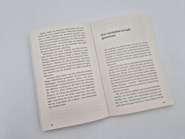 Außenansicht des Buches „Salut les amis“