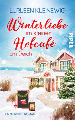 Das Buchcover zeigt ein winterliches Szene mit einem gemütlichen, rot-weißen Café am Deich, das von schneebedeckten Landschaften umgeben ist. Der Himmel ist in sanften Blau- und Weißtönen gehalten, während weiße Schneeflocken im Vordergrund herabfallen. Der Titel „Winterliebe im kleinen Hofcafé“ ist in auffälliger roter Schrift platziert. Der Autorennamen „Lurleen Kleinwig“ steht oben in blauen Lettern. Das Cover vermittelt eine warme, einladende Atmosphäre, perfekt für eine romantische Wintergeschichte.