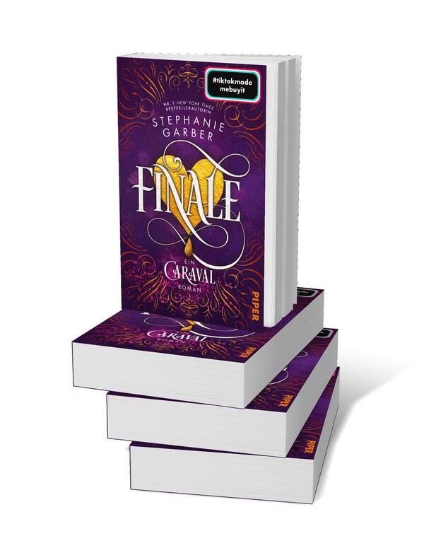 Bücherstapel des Buches „Finale“
