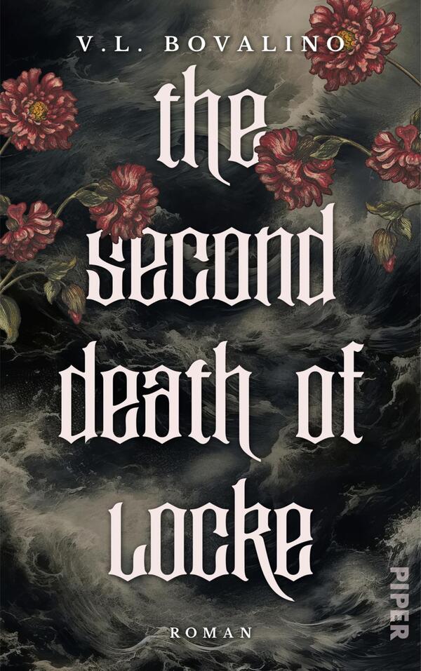 Das Buchcover zeigt einen dramatischen, dunklen Hintergrund mit stürmischen Wellen und nebelhaften Details. Im Vordergrund sind rotblühende Rosen zu sehen, die einen Kontrast zur düsteren Kulisse bilden. Der Titel „the second death of Locke“ ist in auffälliger, geschwungener Schrift in einem zarten Rosaton gestaltet und hebt sich deutlich ab. Darunter steht das Wort „Roman“ in schlichter, klarer Schrift. Der Name der Autorin V.L. Bovalino findet sich oben auf dem Cover.