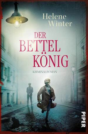 Das Buchcover zeigt eine neblige Straßenansicht, angedeutet durch sanfte Blautöne und mysteriöse Beleuchtung. Im Vordergrund steht ein Mann in einem eleganten, dunklen Mantel, der mit ernstem Blick in die Ferne schaut. Hinter ihm wandert eine schattenhafte Figur. Der Titel „DER BETTELKÖNIG“ ist in auffälligen roten Buchstaben platziert, während „Kriminalroman“ in kleineren, dezenten Buchstaben darunter steht. Oben ist der Name der Autorin „Helene Winter“ in goldener Schrift abgebildet.