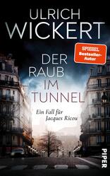 Das Buchcover zeigt eine düstere Stadtlandschaft mit einer leeren Straße, flankiert von hohen Gebäuden, die in Schatten gehüllt sind. Über dem Bild erstreckt sich ein bewölkter Himmel in dunklen Blau- und Grautönen. Im Vordergrund steht der Titel „DER RAUB IM TUNNEL“ in auffälliger, heller Schrift. Darunter ist der Untertitel „Ein Fall für Jacques Ricou“ in kleinerer, minimalistischer Schrift platziert. Oben rechts ist ein orangefarbener Button mit dem Text „SPIEGEL Bestseller-Autor“ sichtbar. Der Name des Autors, Ulrich Wickert, ist prominent oben auf dem Cover zu lesen.