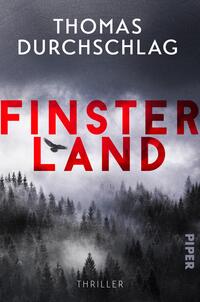 Das Buchcover zeigt den Autorennamen „THOMAS DURCHSCHLAG“ oben in weißer Großschrift, darunter den großen, fett gesetzten Titel „FINSTERLAND“ in kräftigem Rot. Im Hintergrund ein nebliger, dunkler Nadelwald in Grautönen, ein einzelner schwarzer Vogel fliegt quer durch die Titelschrift. Gesamteindruck düster, bedrohlich und atmosphärisch. Der Genreschriftzug „THRILLER“ erscheint klein und dezent in Weiß am unteren Rand.