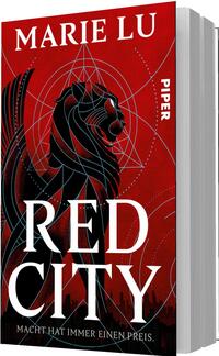 Das Buchcover zeigt ein tiefrotes Feld mit einem großen, stilisierten schwarzen Löwen im Profil, überlagert von feinen, weißen geometrischen Kreis- und Linienmustern. Oben steht der Autorenname „MARIE LU“ in weißen Versalien, mittig groß der Titel „RED CITY“ in weißer Serifenschrift, unten die kleine Unterzeile „MACHT HAT IMMER EINEN PREIS.“ Am unteren Rand eine dunkle Stadtsilhouette; die Stimmung wirkt dramatisch und bedrohlich.