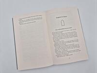 Außenansicht des Buches „A Legacy of Silk and Blood“