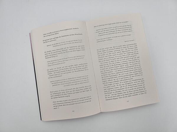 Außenansicht des Buches „Everything I Want With You“