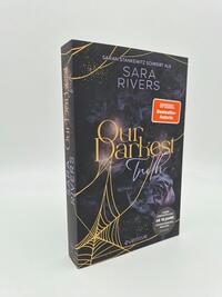 Außenansicht des Buches „Our darkest Truth“