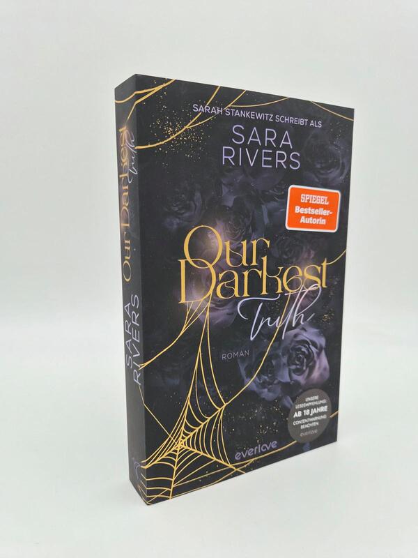 Außenansicht des Buches „Our darkest Truth“