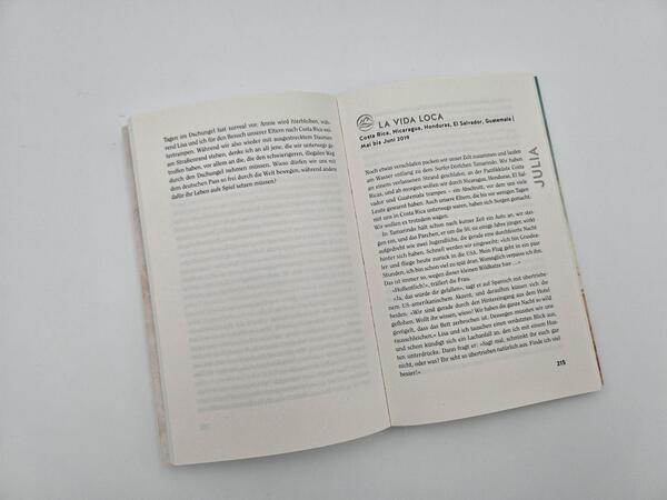 Außenansicht des Buches „Out there“