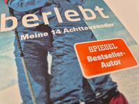 Außenansicht des Buches „Überlebt“