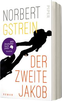 Das Buchcover zeigt einen minimalistischen, modernen Stil mit einem grauen und schwarzen Farbverlauf als Hintergrund. Im Vordergrund sind silhouettenhafte Figuren in Schwarz dargestellt, die in verschiedene Richtungen gehen. Der Titel „DER ZWEITE JAKOB“ erscheint in auffälligen, orangenen Buchstaben, während der Autor „NORBERT GESTREIN“ in einer eleganten, grauen Schrift darüber platziert ist. Im oberen linken Bereich befindet sich ein lila Sticker mit der Aufschrift „2021 deutscher buchpreis Shortlist“.