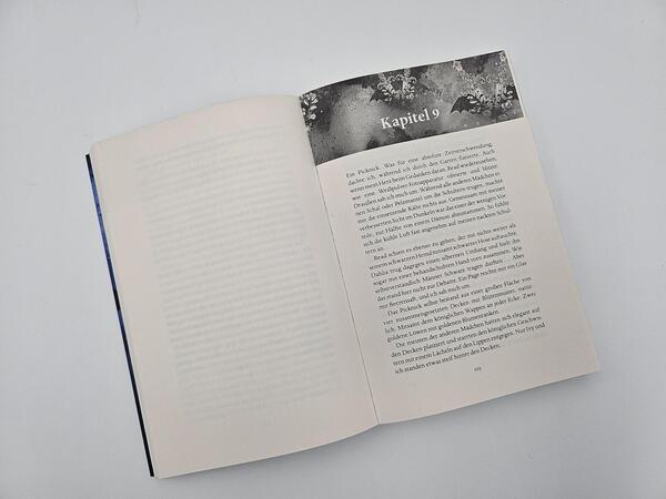 Außenansicht des Buches „The Darkest Queen“