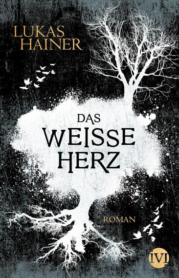 Das Buchcover zeigt einen rauen, dunklen Hintergrund in Grautönen. In der Mitte prangt ein stilisierter, weißer Baum mit feinen, verzweigten Ästen, aus dessen Blättern und Wurzeln eine mystische, weiße Fläche hervortritt. Darin ist der Titel „DAS WEISSE HERZ“ prominent in großen, schwarzen Buchstaben platziert. Der Name des Autors, Lukas Hainer, ist oben in goldener Schrift angeordnet. Eine Gruppe von Vögeln fliegt im oberen Bereich des Covers und verstärkt die atmosphärische Stimmung. Am unteren Rand ist das Wort „Roman“ in kleinerem, schwarzem Schriftgrad zu finden.