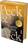 Das Buchcover zeigt ein einfarbiges, kräftiges Orange als Hauptfläche mit großflächiger, weißer Serifenschrift für Autorennamen Bonnie Garmus und den Titel Peck & Peck. In der unteren rechten Ecke wirkt eine aufgeklappte Ecke in Orangerot auf gelbem Untergrund, darauf der schwarze Hinweis „Vorläufiges Cover“. Die Typografie ist schwer, klassisch und kompakt; die Gesamtwirkung ist prägnant, warm und leicht spielerisch durch die umgeschlagene Ecke.