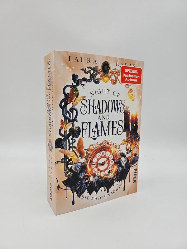 Außenansicht des Buches „Night of Shadows and Flames – Die Ewige Nacht“