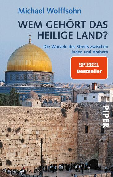 Das Buchcover zeigt die Klagemauer in Jerusalem im Vordergrund und die goldene Kuppel des Felsendoms im Hintergrund. Die Farben sind überwiegend in sanften Erdtönen gehalten, mit dem auffälligen Gold der Kuppel und dem blauen Himmel. Der Titel „WEM GEHÖRT DAS HEILIGE LAND?“ steht in großer, klarer Schrift oben, gefolgt von einem Untertitel, der die Thematik des Buches umreißt. Im rechten oberen Bereich befindet sich ein auffälliger, roter Button mit dem Text „SPIEGEL Bestseller“. Der Verlag wird am unteren Rand in schlichter Schrift angezeigt.