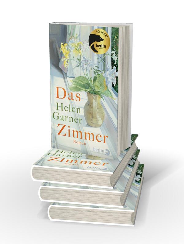 Bücherstapel des Buches „Das Zimmer“