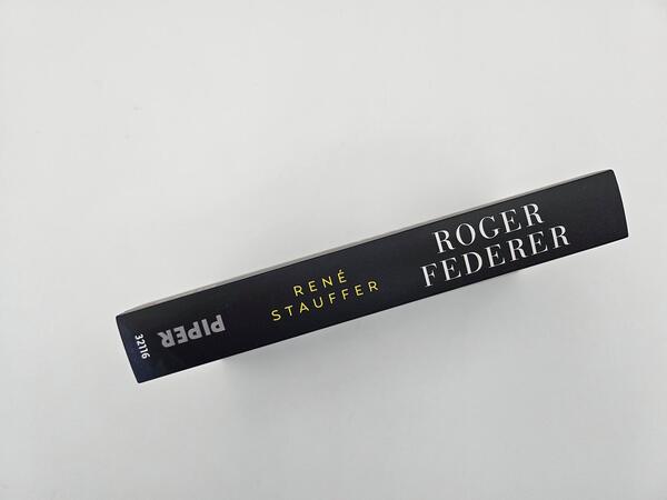 Außenansicht des Buches „Roger Federer“