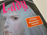 Außenansicht des Buches „Lady Macbeth“