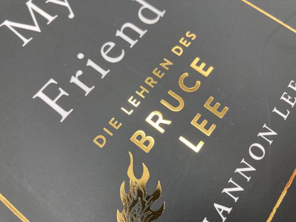 Innenansicht des Buches „Be Water, My Friend“