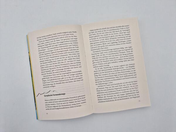 Außenansicht des Buches „Weite Wege Wandern“