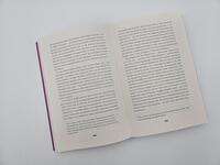 Außenansicht des Buches „Girl vs. Girl“