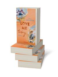 Bücherstapel des Buches „Love me today“