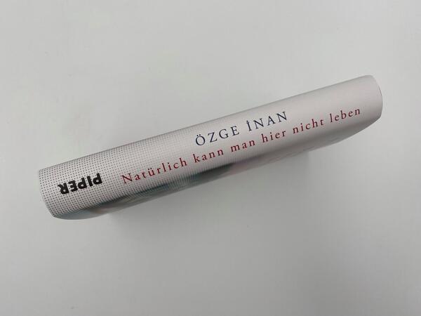 Innenansicht des Buches „Natürlich kann man hier nicht leben“