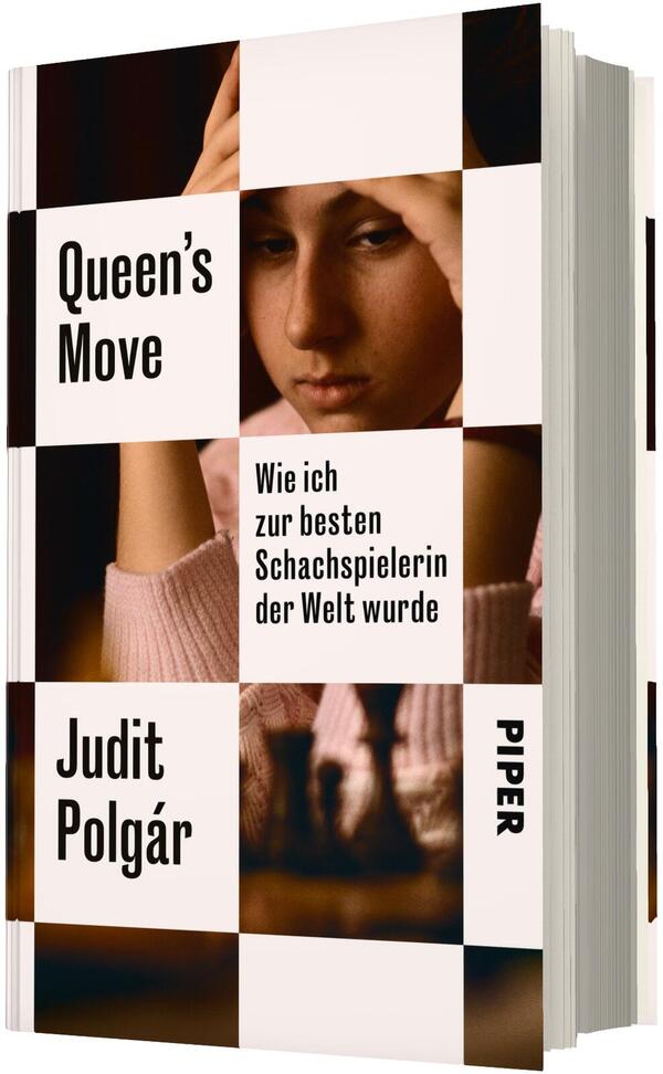 Das Buchcover zeigt ein schachbrettartiges Layout mit wechselnden hellen und dunklen Quadraten; mittig ein Porträt einer nachdenklichen jungen Frau, darunter unscharfe Schachfiguren. Titel „Queen’s Move“ oben links, Untertitel „Wie ich zur besten Schachspielerin der Welt wurde“ mittig, Autorenname „Judit Polgár“ unten links. Dominierende Farben: warme Hauttöne, Cremeweiß und dunkles Braun. Stimmung: konzentriert, ernst.