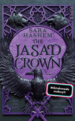 The Jasad Crown Das Buchcover zeigt einen stilisierten, violetten Hintergrund, auf dem ein großer, majestätischer Vogel mit ausgebreiteten Flügeln im Vordergrund dargestellt ist. Der Titel „THE JASAD CROWN“ ist in einer markanten, geschwungenen Schrift in Schwarz platziert, während der Autorennamen „SARA HASHEM“ darüber in einer schlichten Schrift steht. Im unteren Bereich befindet sich der Text „Vorläufiges Cover“ in einer umrandeten, hellen Box. Die Gesamtatmosphäre des Covers vermittelt ein Gefühl von Mystik und Macht. In einer oberen Ecke ist ein farbiger Sticker mit dem Text „#tiktokmade“ angebracht.