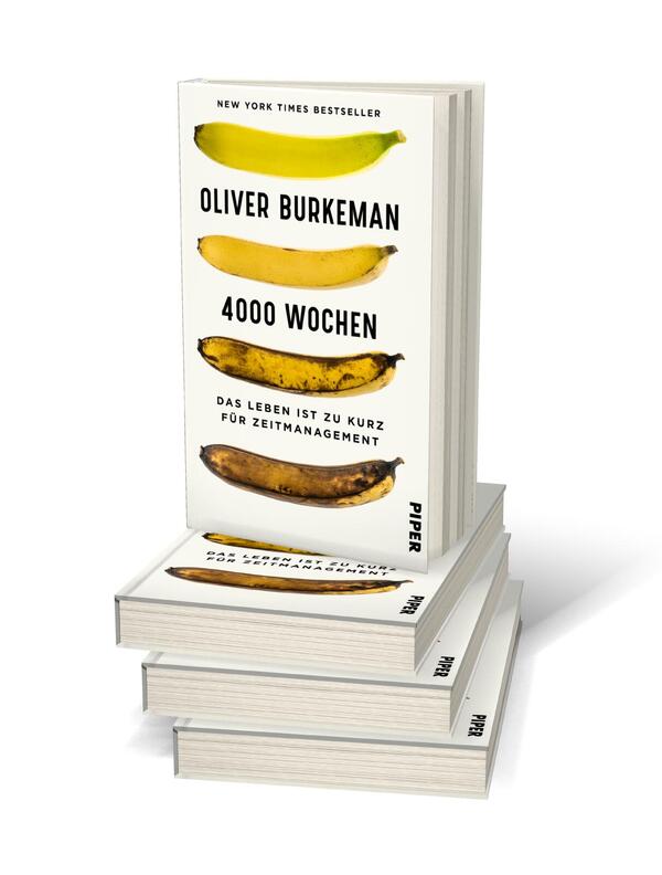 Bücherstapel des Buches „4000 Wochen“
