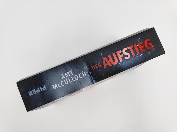 Innenansicht des Buches „Der Aufstieg – In eisiger Höhe wartet der Tod“