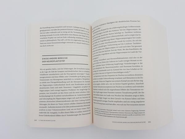 Innenansicht des Buches „Gewalt und Mitgefühl“