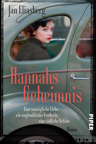 Das Buchcover zeigt eine Frau mit lockigem, schulterlangem Haar, die neugierig aus einem oldtimerartigen Auto blickt. Der Hintergrund ist in sanften, nostalgischen Grüntönen gehalten. Der Titel „Hannahs Geheimnis“ ist prominent in roter Schrift platziert, unterlegt von einer Unterzeile: „Eine unmögliche Liebe, ein unglaublicher Verdacht, eine tödliche Gefahr“. Der Autor Jan Eliasberg ist oben links in schlichter schwarzer Schrift vermerkt. Die Atmosphäre vermittelt ein Gefühl von Geheimnis und Melancholie.