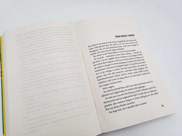 Innenansicht des Buches „Holiday – Sieben Tage. Drei Familien. Ein tödliches Geheimnis.“