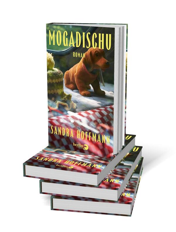 Bücherstapel des Buches „Mogadischu“