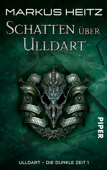 Das Buchcover zeigt einen dunklen, schimmernden Grünton als Hintergrund. Im oberen Bereich ist der Titel „Schatten über Ulldart“ in eleganter, goldfarbener Schrift platziert. Unter dem Titel befindet sich der Autorennamen „Markus Heitz“ in weißer, klarer Typografie. Im Zentrum ist ein kunstvoll gestaltetes Wappen mit einem stilisierten, dreidimensionalen Totenkopf und dekorativen Elementen, die an Fantasy-Ästhetik erinnern. Am unteren Rand steht der Hinweis „Piper“ in kleinerer, einfacher Schrift.
