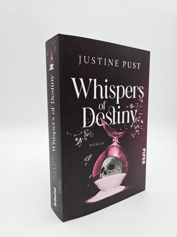 Außenansicht des Buches „Whispers of Destiny“