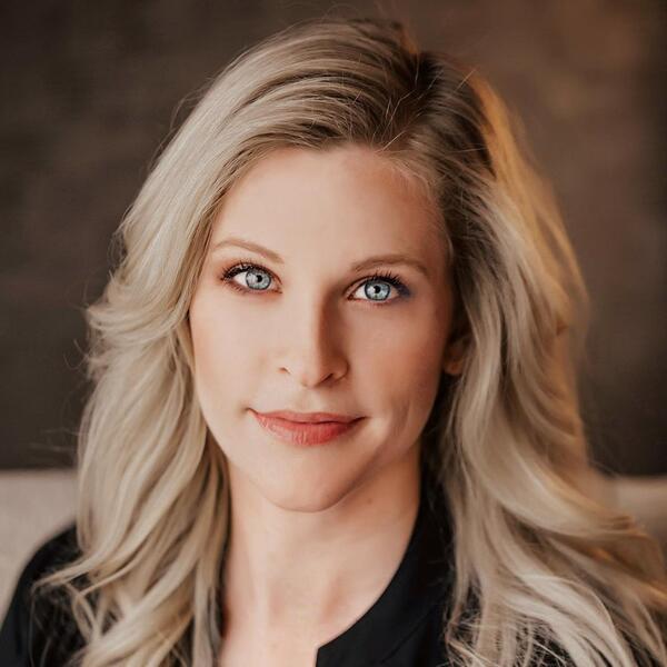 Foto von Devney Perry