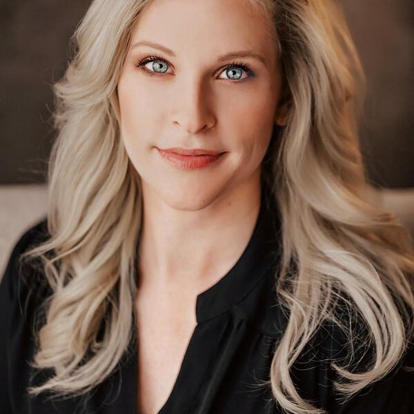 Foto von Devney Perry