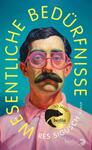 Das Buchcover zeigt ein Portrait eines Mannes mit einem markanten Schnurrbart, der eine rosa Bluse und große, runde Brillengläser trägt. Der Hintergrund ist in einem leuchtenden Blau gehalten, während der Schriftzug „ESSENTLICE BEDÜRFNISSE“ in gelber Schrift kreisförmig um das Gesicht angeordnet ist. Unten rechts befindet sich ein goldfarbenes Emblem mit dem Text „30 JAHRE berlin verlag - Roman“. Die gesamte Gestaltung vermittelt eine fröhliche, einladende Atmosphäre.