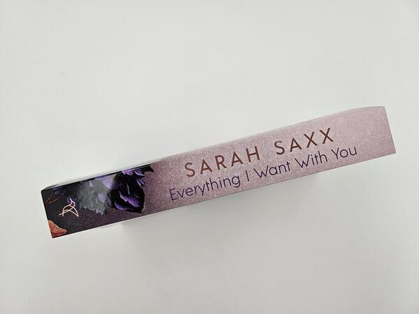 Außenansicht des Buches „Everything I Want With You“